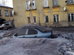Черный снег выпал в российском городе (видео)