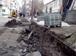 В Мелитополе ремонт дорог начали с самых проблемных дворов (фото)