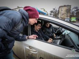 В Николаеве патрульные проверили действенность системы городского видеонаблюдения «Безопасный город» - у Варваровского моста «засекли» 5 нарушений