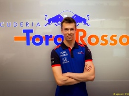 Даниил Квят сел за руль новой машины Toro Rosso