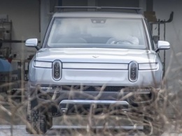 Странный аппарат от Rivian намекнул на обводы новой модели