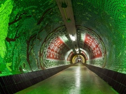 К лету на Французском бульваре откроют знаменитый "Сказочный тоннель"