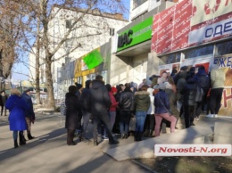 В центре Николаева толпа штурмовала «Сэконд Хэнд». ВИДЕО