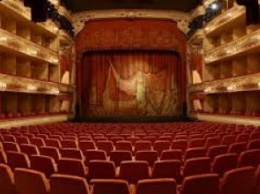 Днепровский театр эстрады приглашает горожан на современный спектакль «И опять во дворе нам пластинка поет»