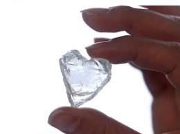 Среди вечной мерзлоты в Якутии обнаружили алмаз в форме сердца