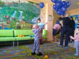 Одесские правоохранители проведали тяжелобольных малышей