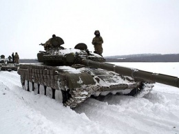 Боевики согнали десятки танков на оккупированную Луганщину: что происходит