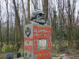 Второй раз за месяц: могила Карла Маркса в Лондоне осквернена