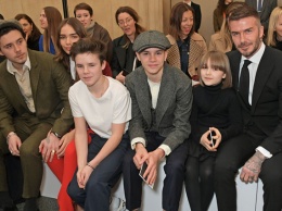 Неделя моды в Лондоне: Дэвид Бекхэм с детьми на показе Victoria Beckham сезона осень-зима 2019/2020