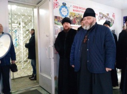 Митрополита Горловского и Славянского Митрофана задержали на пункте пропуска и конвоировали в отделение полиции