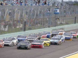 Одновременно 20 машин попали в аварию в легендарной гонке NASCAR "Дайтона 500"