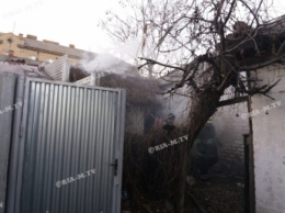 В Мелитополе горит жилой дом (фото, видео)