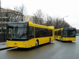 В Киеве стреляли в автобус (видео)