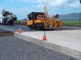 Дмитрий Медведев поручил строить больше дорог из бетона