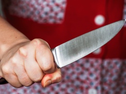 В Первомайске 60-летняя женщина во время ссоры ранила мужа ножом в живот