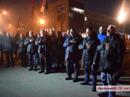 Участники николаевского евромайдана провели шествие в память о Небесной сотне