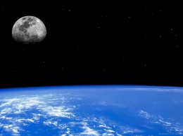 Астрономы обнаружили, что земная атмосфера тянется дальше Луны