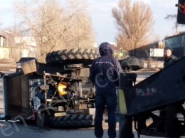 В Запорожской области шквальный ветер перевернул трактор (Видео)
