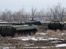 ВСУ уничтожили танк и укрытия боевиков на Донбассе - эффектное видео