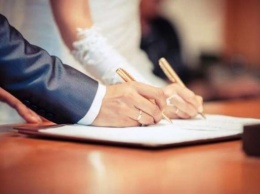 На Днепропетровщине коммунальщики предлагают «Брак за сутки» по семи адресам
