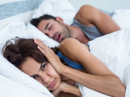Медики назвали пять преимуществ спать отдельно от супруга