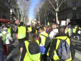 Во Франции снова начались протесты "желтых жилетов"