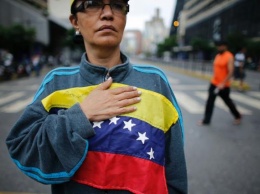 В Венесуэле в столкновениях протестующих и военных 300 раненых, двое погибших