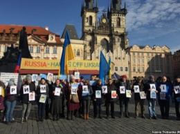 В центре Европы провели акции "Крым - это Украина"