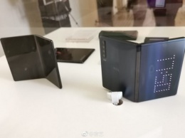 TCL показала на MWC 2019 прототипы своих гибких смартфонов