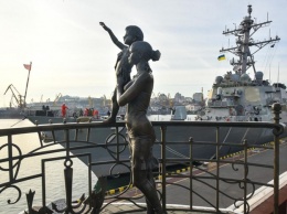 В Одессу вошел американский эсминец: Морвокзал перекрыт