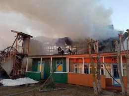 Масштабный утренний пожар в Затоке: сгорело 20 домиков