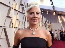 Леди Гага показала на церемонии "Оскар" бриллиантовое ожерелье за $30 млн