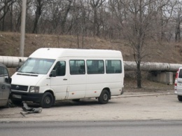В Днепре на Космической столкнулись два Mercedes Vito: 2 человека пострадали