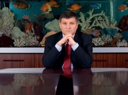В БПП потребовали от Авакова доказательств скупки голосов или извинений. Тимошенко "истерикой Порошенко удовлетворена"