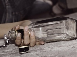 Отравление алкоголем потрясло страну: 150 погибших, сотни в критическом состоянии