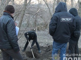 Сломали ноги, чтоб поместился в яму: в Винницкой области заживо закопали мужчину