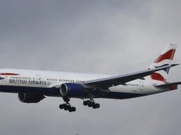 Поток мощного ветра едва не перевернул британский самолет: жуткое видео
