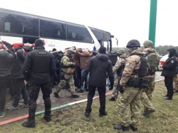 На въезде в Одессу полиция задержала автобусы с вооруженными людьми