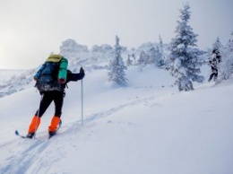Жительница Днепра травмировалась во время катания на лыжах в горах: спасатели оказали ей помощь