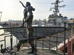Порошенко в Одессе встретился с Волкером и посетил американский эсминец