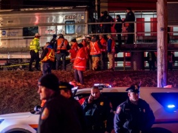 В Нью-Йорке сошел с рельсов пассажирский поезд, есть жертвы
