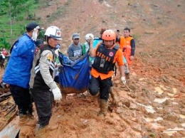 В Индонезии обвалился золотой рудник, трое человек погибли