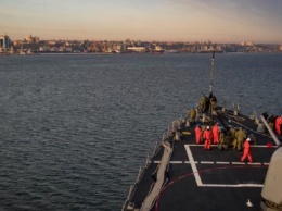 Ракетный эсминец Штатов покинул порт Одессы