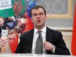 «Обучение предательству России»: Медведева унизили за финансирование новых кадров управления