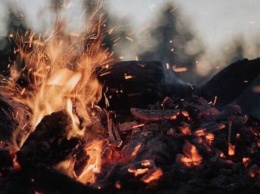 В Хакассии мужчина чуть не спалил свое жилье: Он высыпал под стену тлеющую золу
