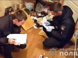 Полицейский заступился за девушку на улице в Одессе и получил удар ножом в грудь