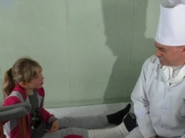 Нога сломана: на Херсонщине жестоко избили школьницу