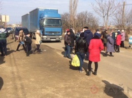 Чиновники проигнорировали: жители села в Одесской области начали сбор средств на «лежачих полицейских»