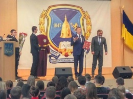 Депутат Новинский получил диплом магистра в Одесской юракадемии