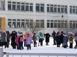 Избитый учителем школьник из Комсомольска ударил стулом другого педагога